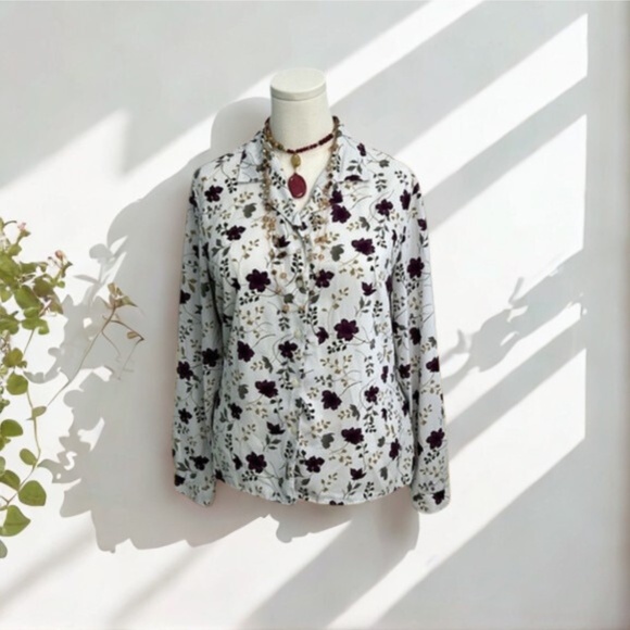 Laura Scott White  Floral Blouse. - Picture 1 of 6